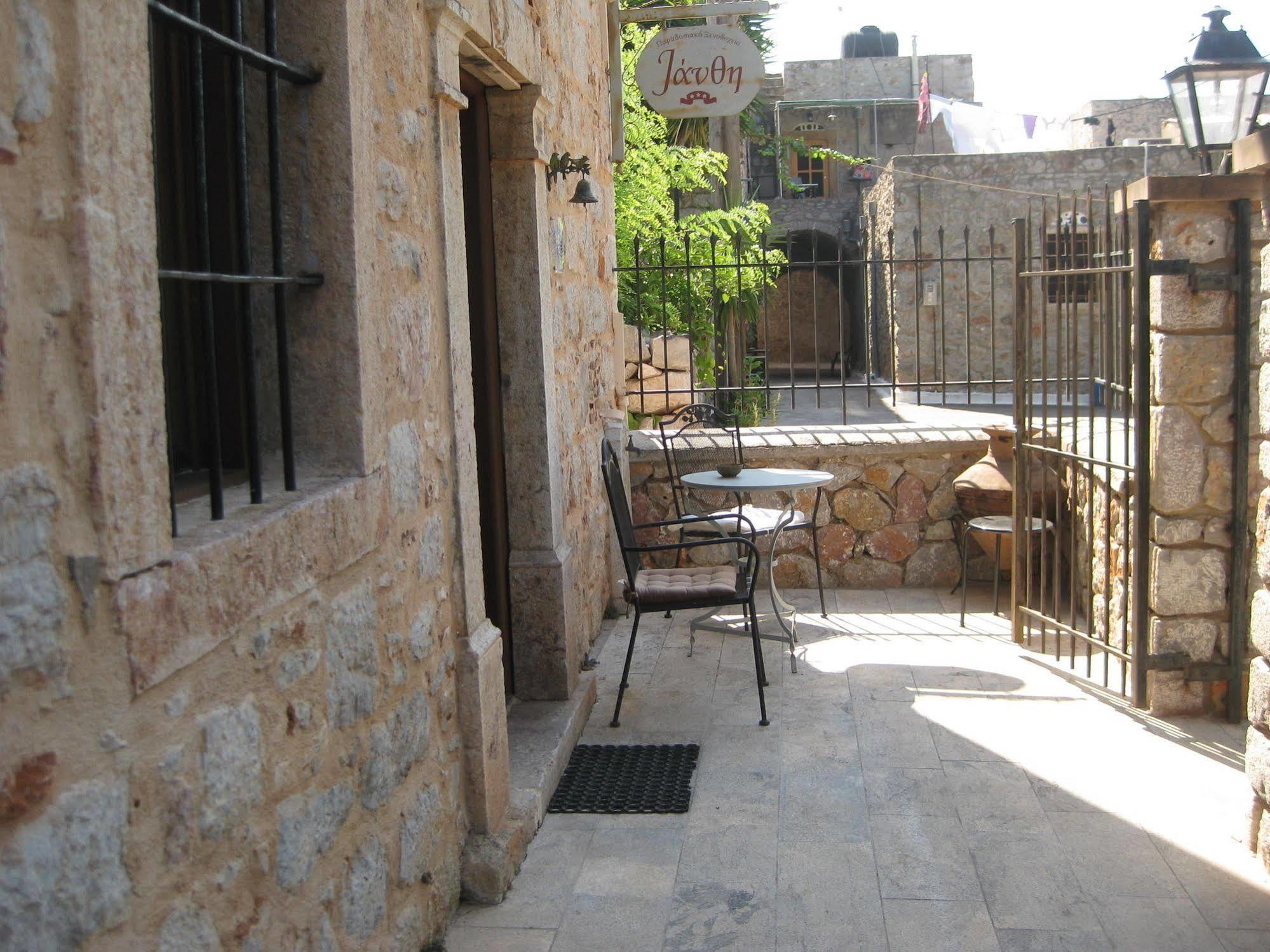 Véssa Traditional Hotel Ianthe מראה חיצוני תמונה